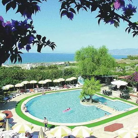 Club Titan Ultra 4*