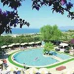 Club Titan Ultra 4*