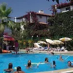 Club Titan Ultra 4*